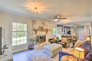 Image of Mod Stable House on 10 Acres, Walk to Lake!