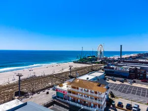 Image of Boardwalk Hotel Charlee & Apartments Beach Hotel Oceanfront