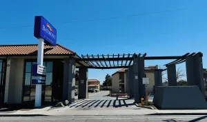 Image of Baymont by Wyndham Bakersfield