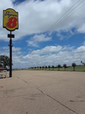 Image of Super 8 by Wyndham Mt. Pleasant TX