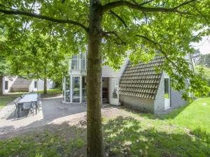 Image of Restyled House with 5 Bathrooms near Vrachelse Heide