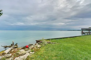 Image of Walk to Lake St Clair - Michigan Getaway!
