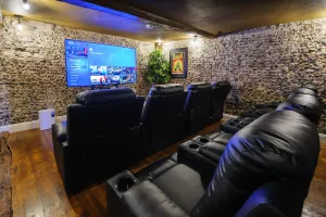 Image of Luxury 2 Bed Manor House With Hot Tub, Cinema Room, Sky TV