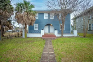 Image of Impressive Cozy Historic 3BR Apt 101 Near Downtown