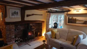 Image of Charming 17th Century 2-Bed Cottage in Medmenham