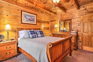 Image of Homey Sevierville Cabin with Deck Near Pigeon Forge!