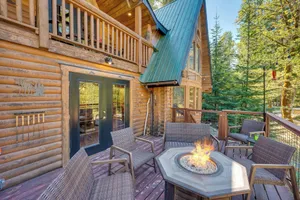 Image of Spacious Packwood Cabin w/ Hot Tub - Near River
