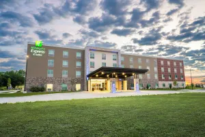 Image of Holiday Inn Express & Suites Cedar Rapids NE - Marion by IHG