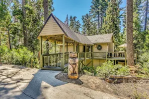 Image of 3 Mi to Shaver Lake Cozy Bears Hideaway Cabin!