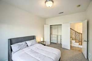 Image of Pet-Friendly Houston Home - 3 Mi to NRG Stadium!