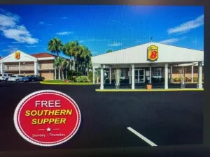 Image of Super 8 by Wyndham Lake City