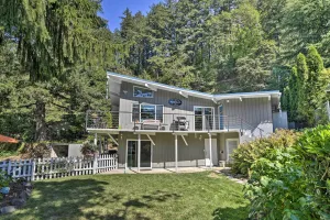 Image of Waterfront Troutdale Hideaway Sandy River Fishing
