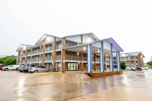 Image of Days Inn & Suites by Wyndham Bossier City - Casino Area