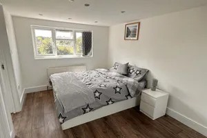 Image of Lovely Hillingdon Family Holiday Home - 6 bedrooms