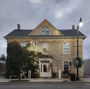 Image of The Stagecoach Inn Bed & Breakfast and Five20 Social Stop