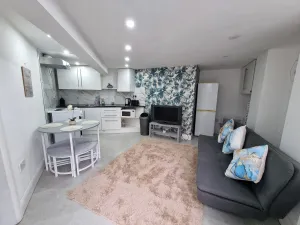 Image of Cozy Sleep 5 Hudds Base -Work Travel Free Parking
