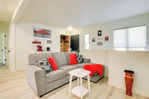 Image of 2 Mi to Lincoln Park Zoo: Family-friendly Home
