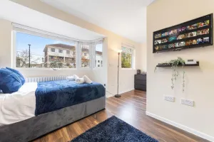 Image of Spacious Sleeps 3 Ensuite Room In Twickenham TW7