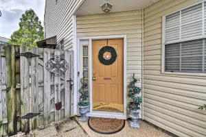 Image of Hampton Home with Fireplace and Close to Beaches!