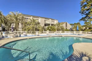 Image of 4 Mi to Cherry Grove Beach Studio with Pool!