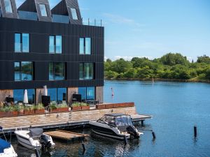 Image of Sanders Pier - Fantastic 3-Bedroom Townhouse with Balcony Terrace