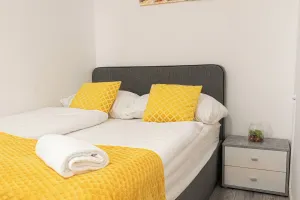 Image of Elegant 3BR Apt Steps from Hauptbahnhof