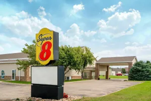 Image of Super 8 by Wyndham Beresford