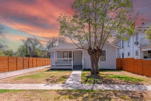 Image of Stylish Spacious Comfort 4BR3BA Downtown Gem