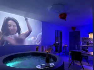 Image of Suite Eden Spa, Appart'hôtel bien être , Patio de standing barbecue - TV XL CinéSport, Lit Q-Size, Wifi, P-Gratuit en Résidence