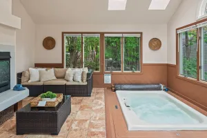 Image of The Boulder Inn by Avantstay Indoor Hot Tub Game Room Outdoor Fire Pit