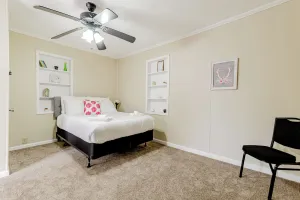 Image of 15mins to Downtown- Adorable on Taylor Both Units