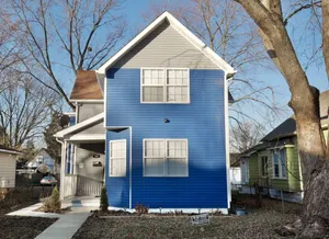 Image of Charming 4 Bedroom House Nissan Sentra Available With Longer Stays