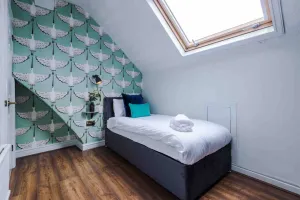 Image of Spacious and Modern 5 BR House