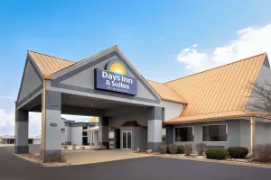 Image of Days Inn & Suites by Wyndham Kokomo