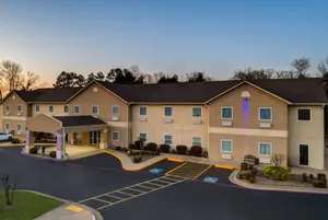 Image of Days Inn & Suites by Wyndham Cabot