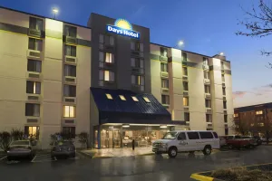 Image of Days Hotel by Wyndham University Ave SE