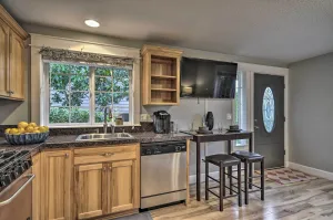 Image of Chic Battle Ground Apartment about 18 Mi to Vancouver!