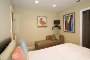 Image of Ground Floor In Venice Near The Beach 3 Bedroom Home by RedAwning