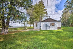 Image of Lovely Lake Huron Getaway Beach Access and Kayaks!