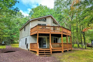 Image of The Bear Foot Lodge by Avantstay Game Room, Deck, Beach/lake Access