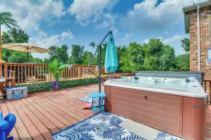 Image of Hidden Paradise on 5 Acres with Hot Tub and Deck!