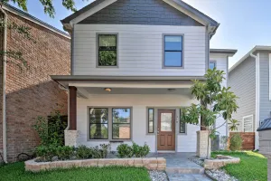 Image of Spacious Houston Home about 16 Mi to NRG Stadium!