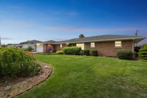 Image of Elkhart Haven: Cozy Family Retreat 3 Bedroom Home by RedAwning