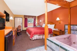 Image of Travelodge by Wyndham Chattanooga/Hamilton Place