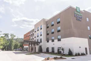 Image of Holiday Inn Express & Suites Birmingham - Homewood by IHG