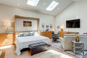Image of Alameda Studio with Patio 3 Mi to Oakland Coliseum!