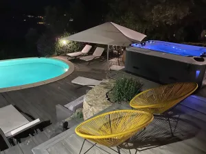 Image of SWIM LODGE HOTEL Piscine privée ou Jacuzzi privé