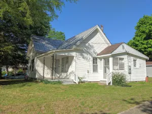 Image of Quaint Hideaway In The Heart Of Clayton 3 Bedroom Home by RedAwning