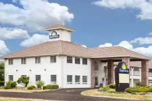 Image of Days Inn by Wyndham Ocean Shores