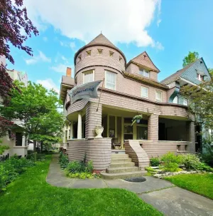 Image of The Kings Throne Inn and Guest House